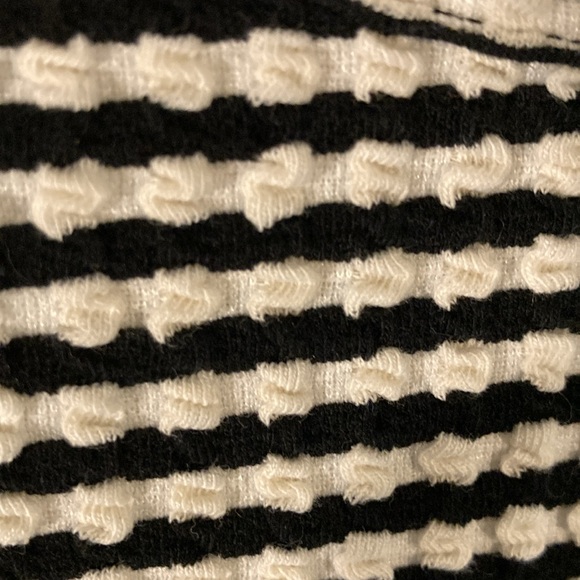 GREEN ENVELOPE black white stripe flare sleeve top M - Picture 8 of 10